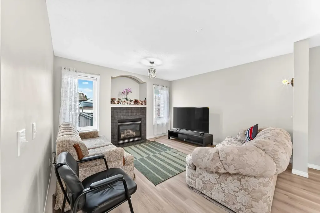 94 Tuscany Ridge Common NW Calgary AB T3L 3E2
