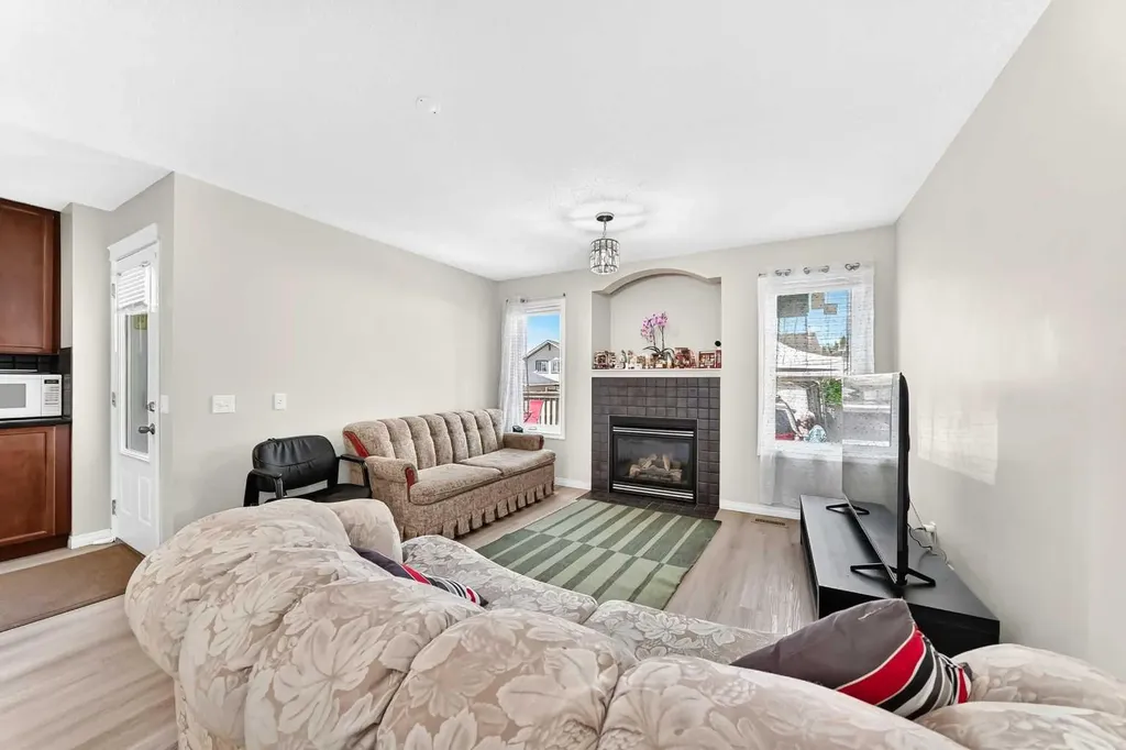 94 Tuscany Ridge Common NW Calgary AB T3L 3E2
