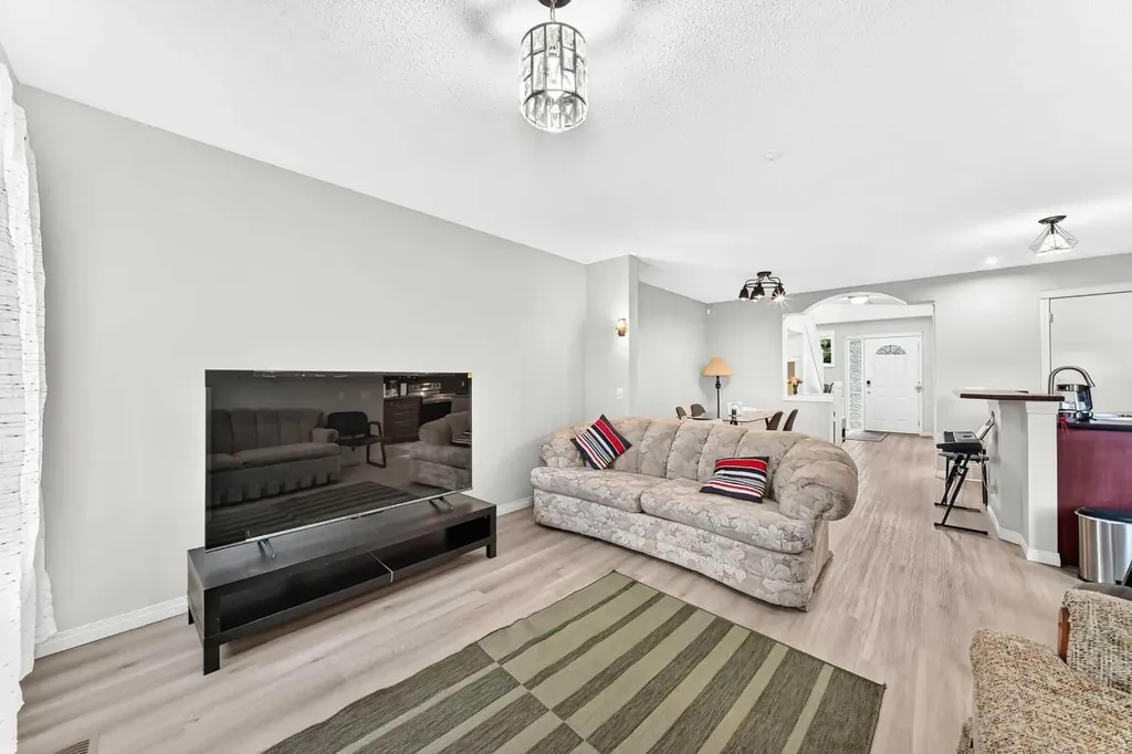 94 Tuscany Ridge Common NW Calgary AB T3L 3E2