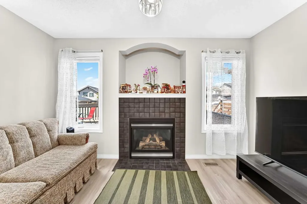 94 Tuscany Ridge Common NW Calgary AB T3L 3E2