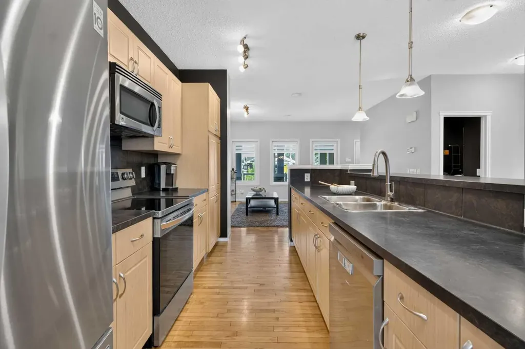 418 Evansdale Way NW Calgary AB T3P 0B1