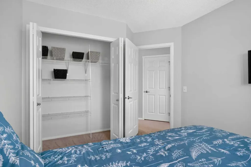 418 Evansdale Way NW Calgary AB T3P 0B1