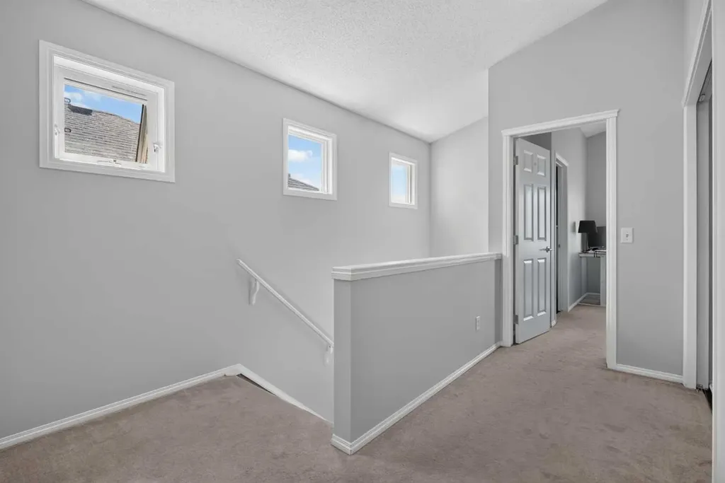 418 Evansdale Way NW Calgary AB T3P 0B1