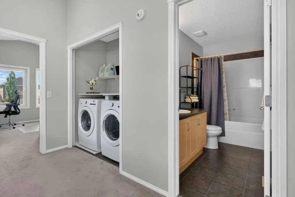 418 Evansdale Way NW Calgary AB T3P 0B1