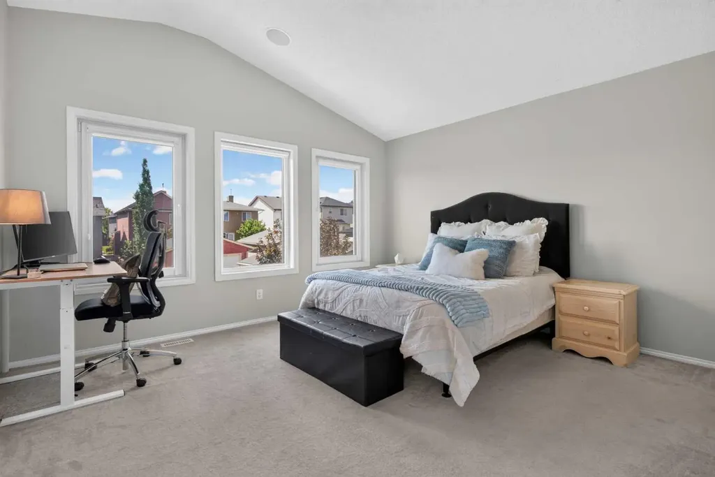 418 Evansdale Way NW Calgary AB T3P 0B1