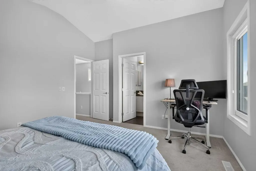 418 Evansdale Way NW Calgary AB T3P 0B1