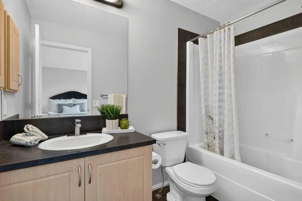 418 Evansdale Way NW Calgary AB T3P 0B1