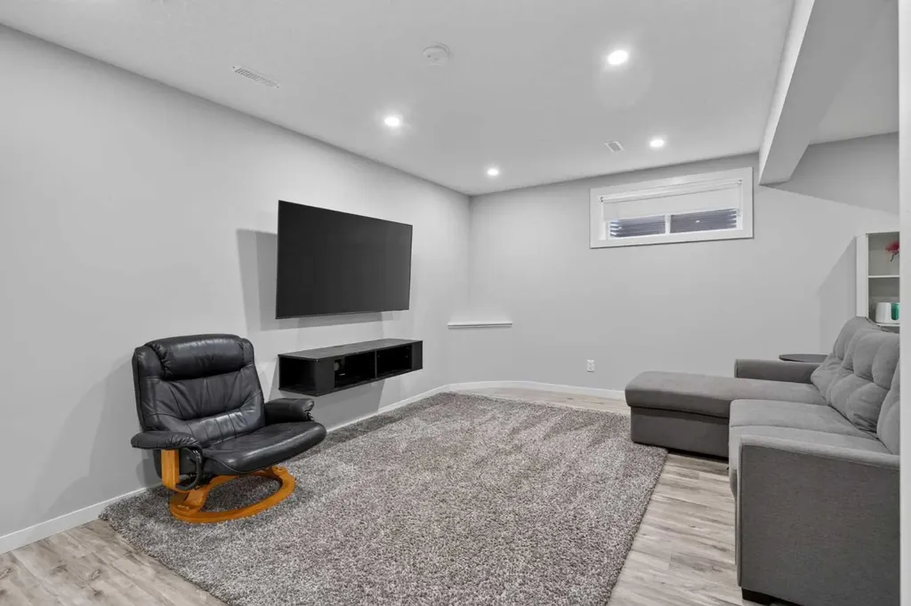 418 Evansdale Way NW Calgary AB T3P 0B1