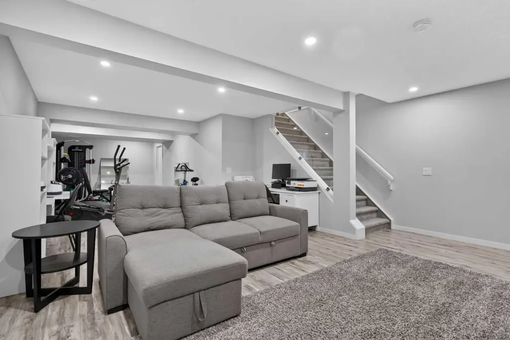 418 Evansdale Way NW Calgary AB T3P 0B1