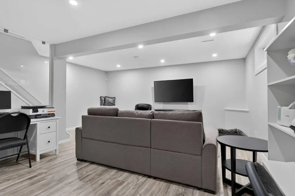 418 Evansdale Way NW Calgary AB T3P 0B1