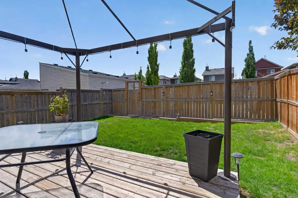 418 Evansdale Way NW Calgary AB T3P 0B1