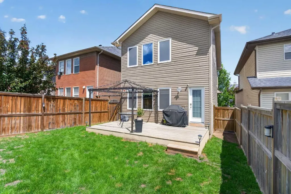 418 Evansdale Way NW Calgary AB T3P 0B1