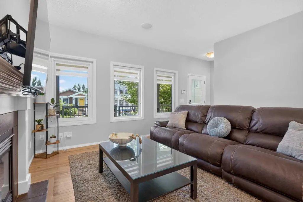 418 Evansdale Way NW Calgary AB T3P 0B1