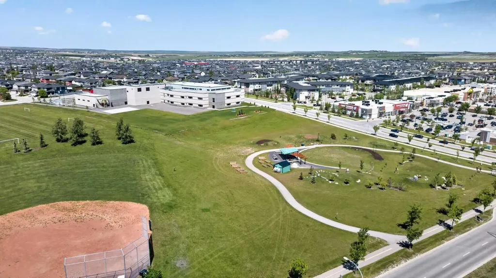 418 Evansdale Way NW Calgary AB T3P 0B1