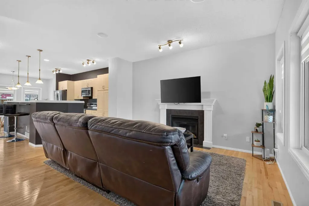 418 Evansdale Way NW Calgary AB T3P 0B1