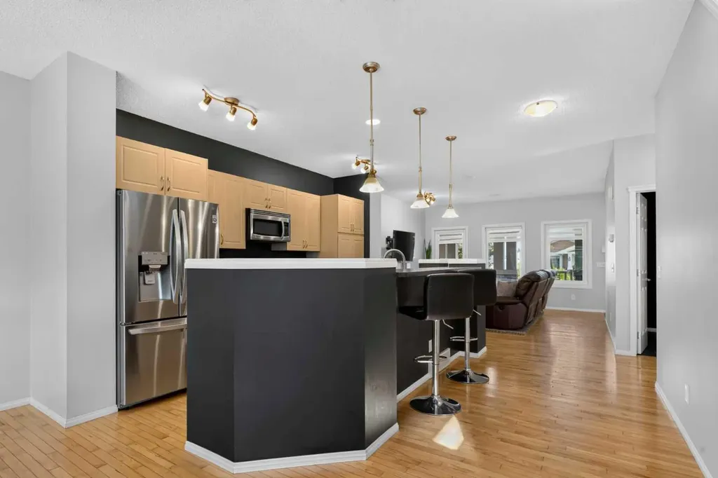 418 Evansdale Way NW Calgary AB T3P 0B1
