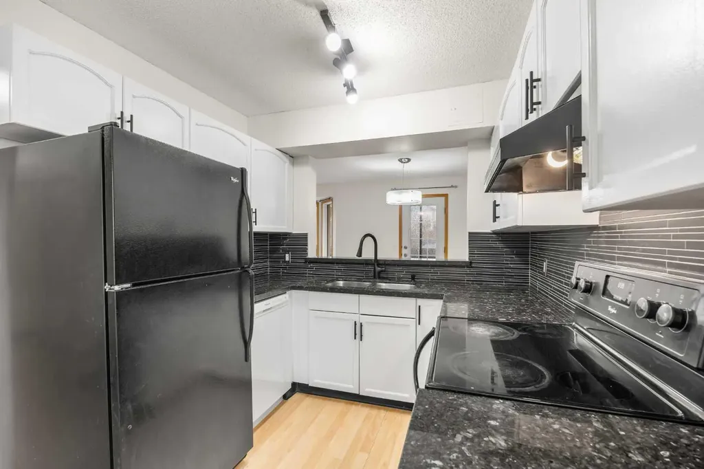 1801 Signal Hill Green SW Calgary AB T3H 2Y4