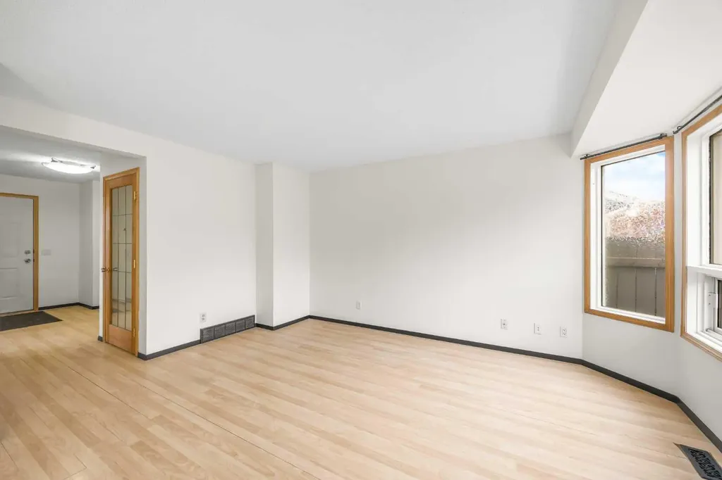 1801 Signal Hill Green SW Calgary AB T3H 2Y4