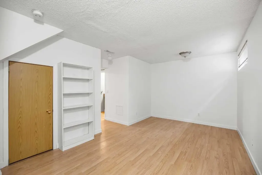 1801 Signal Hill Green SW Calgary AB T3H 2Y4
