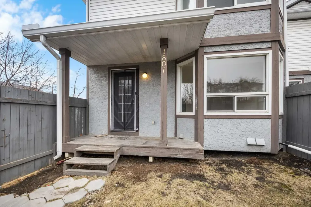 1801 Signal Hill Green SW Calgary AB T3H 2Y4