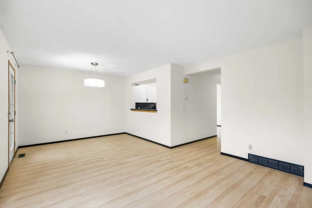 1801 Signal Hill Green SW Calgary AB T3H 2Y4