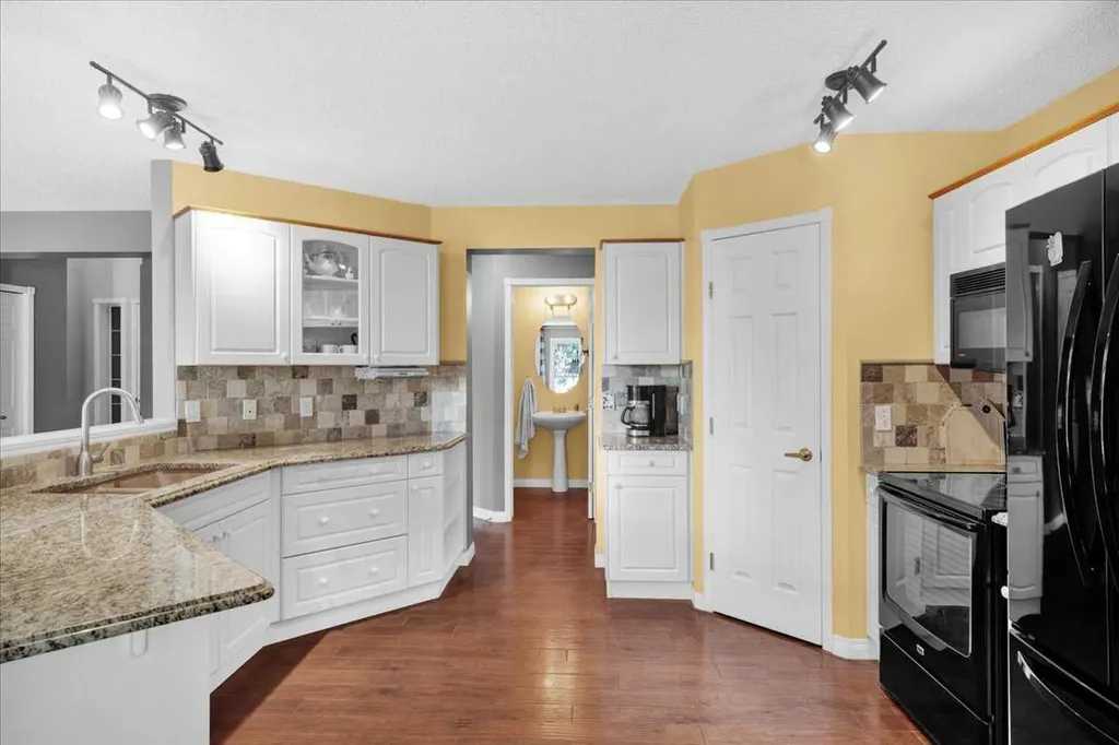 252 Woodhaven Drive Okotoks AB T1S 1S8