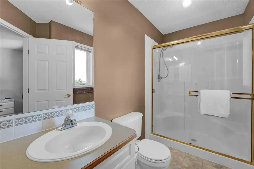 252 Woodhaven Drive Okotoks AB T1S 1S8
