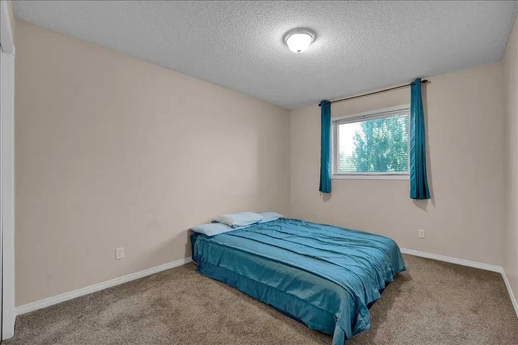 252 Woodhaven Drive Okotoks AB T1S 1S8
