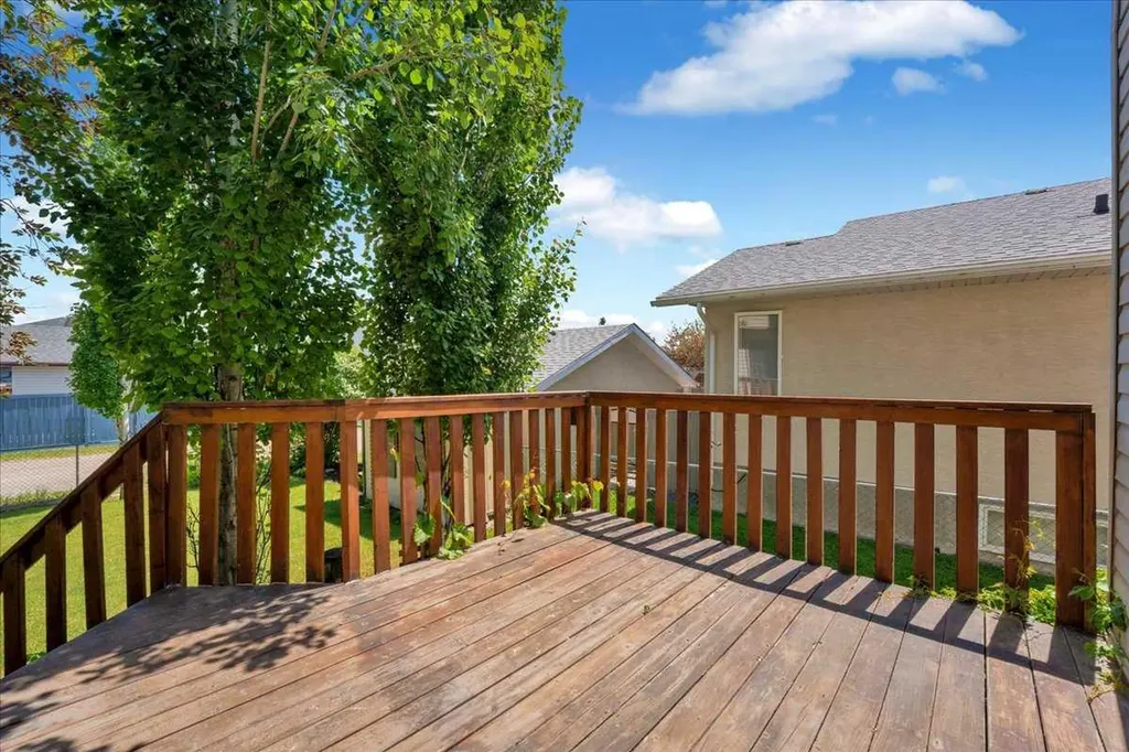 252 Woodhaven Drive Okotoks AB T1S 1S8