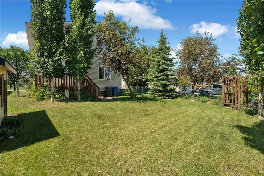 252 Woodhaven Drive Okotoks AB T1S 1S8