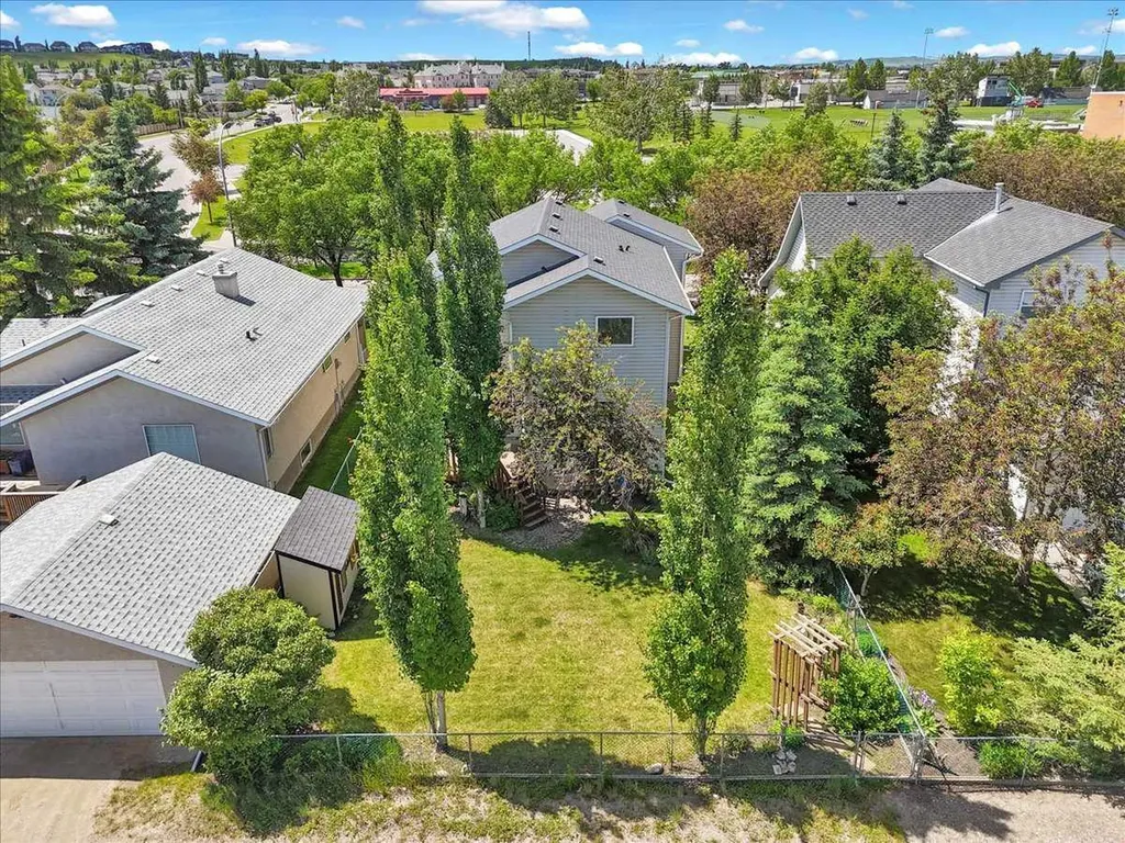 252 Woodhaven Drive Okotoks AB T1S 1S8