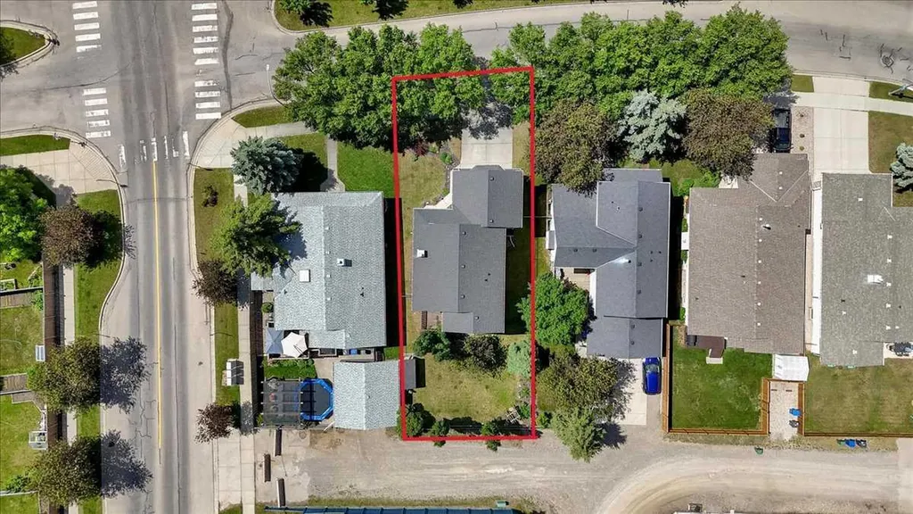 252 Woodhaven Drive Okotoks AB T1S 1S8