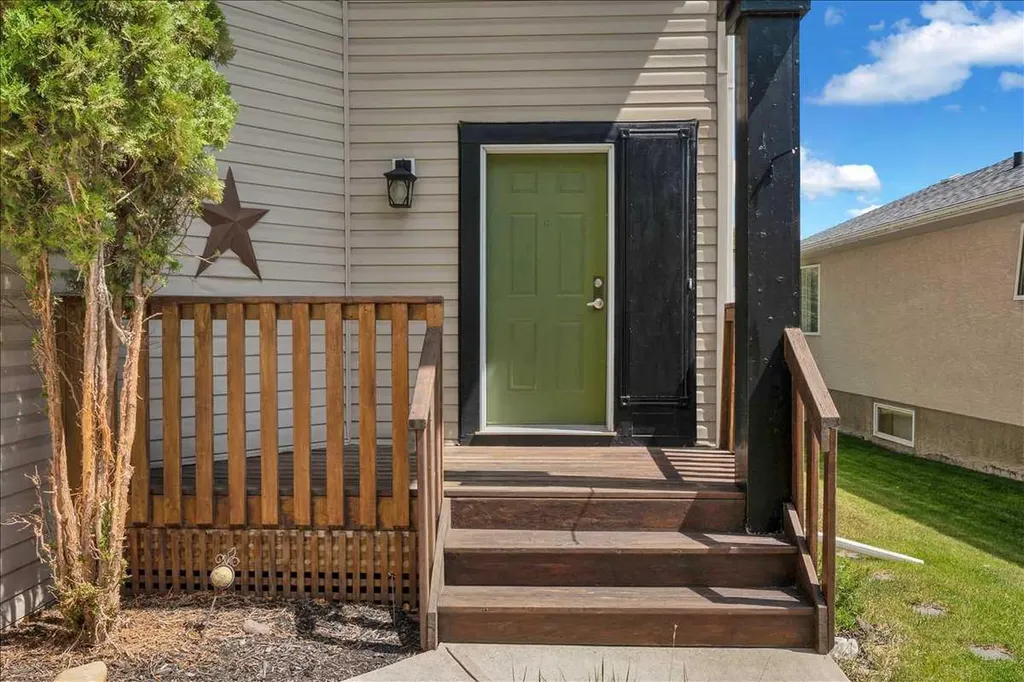 252 Woodhaven Drive Okotoks AB T1S 1S8