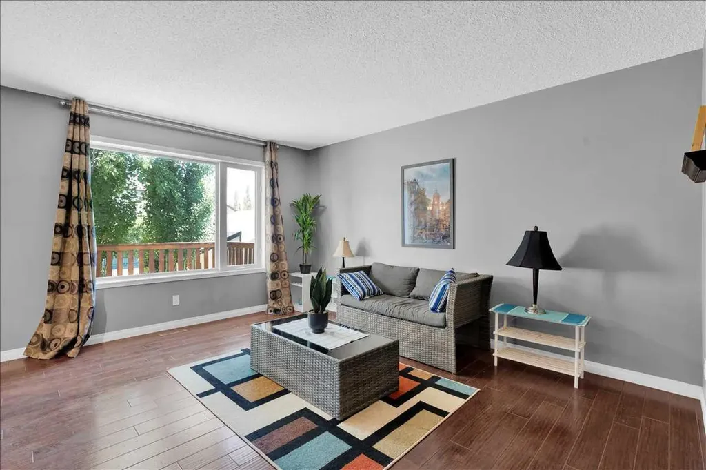 252 Woodhaven Drive Okotoks AB T1S 1S8