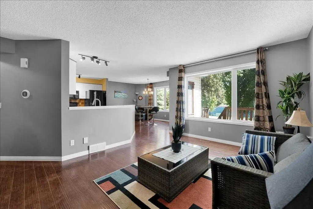 252 Woodhaven Drive Okotoks AB T1S 1S8