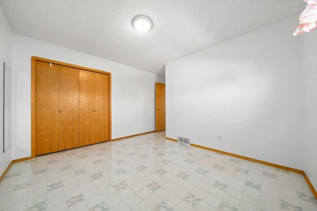 48 Park Meadows Court SE Medicine Hat AB T1B4C3