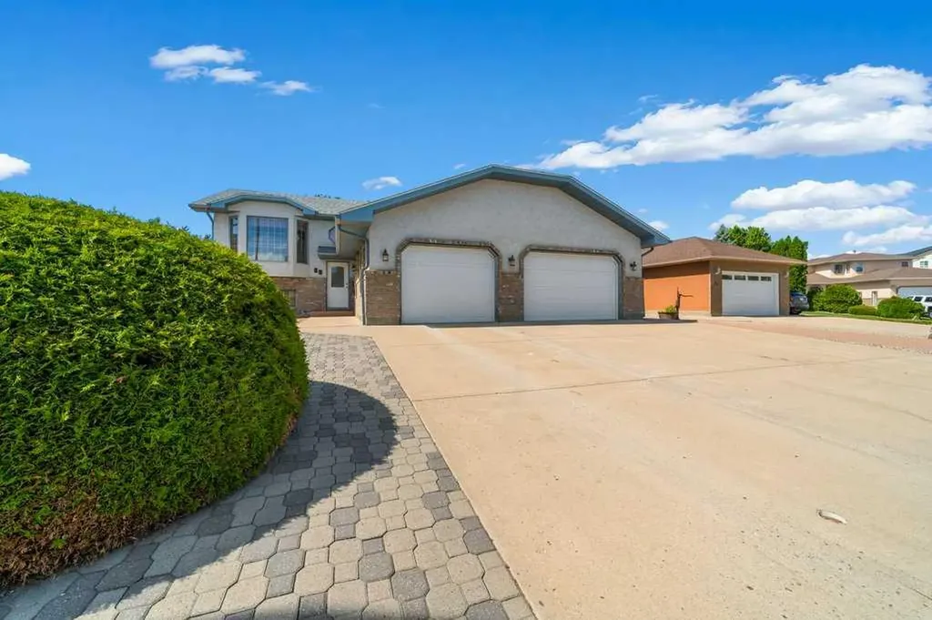 48 Park Meadows Court SE Medicine Hat AB T1B4C3