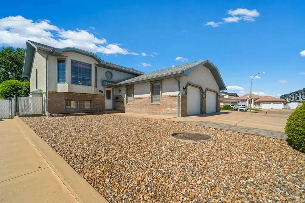48 Park Meadows Court SE Medicine Hat AB T1B4C3