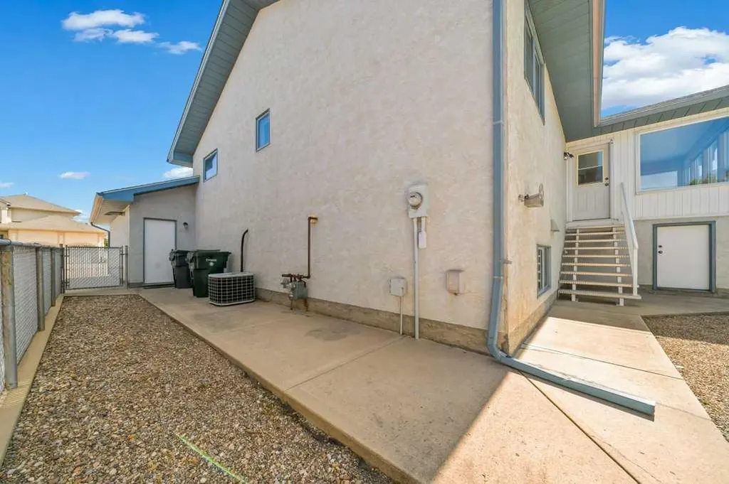 48 Park Meadows Court SE Medicine Hat AB T1B4C3