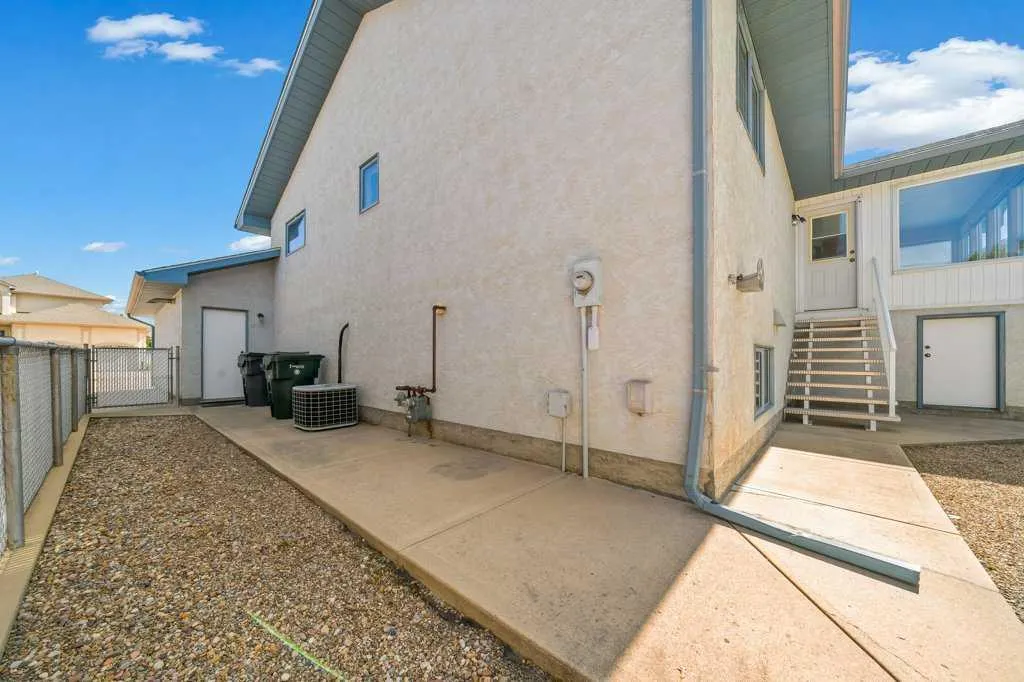 48 Park Meadows Court SE Medicine Hat AB T1B4C3