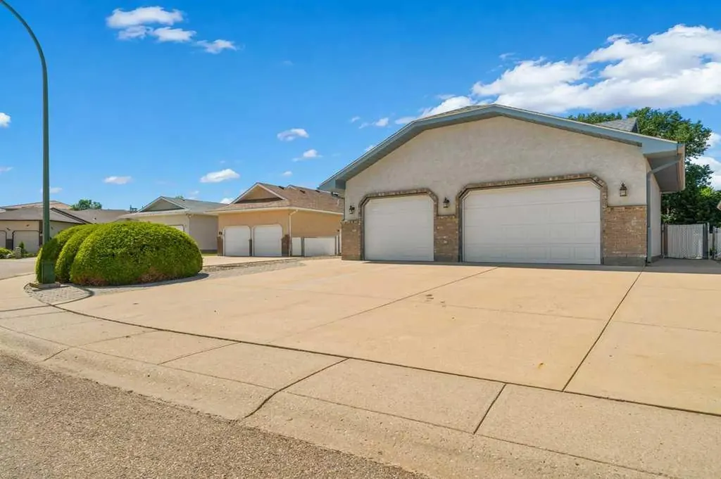 48 Park Meadows Court SE Medicine Hat AB T1B4C3