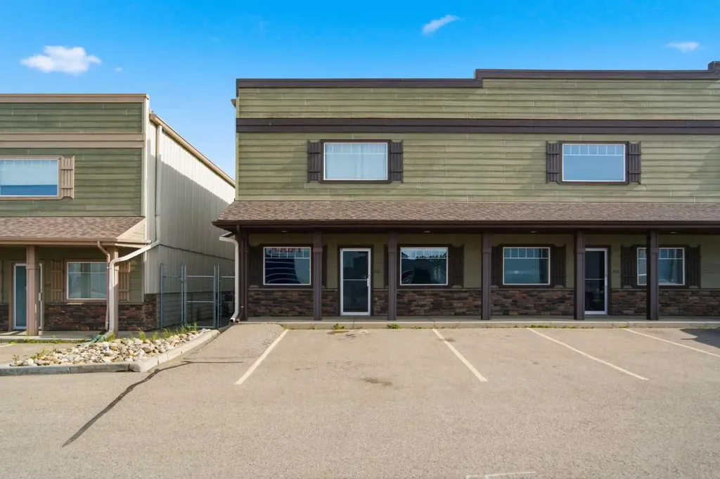 220 3 Street NE Diamond Valley AB T0L 0H0