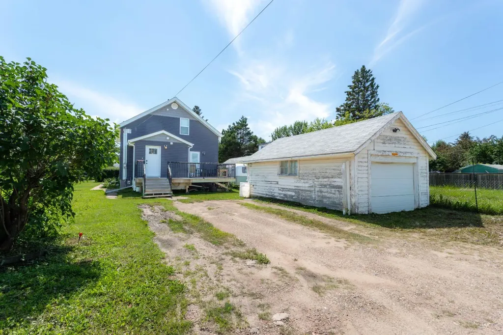5206 48 Street Lloydminster AB T9V 0J3