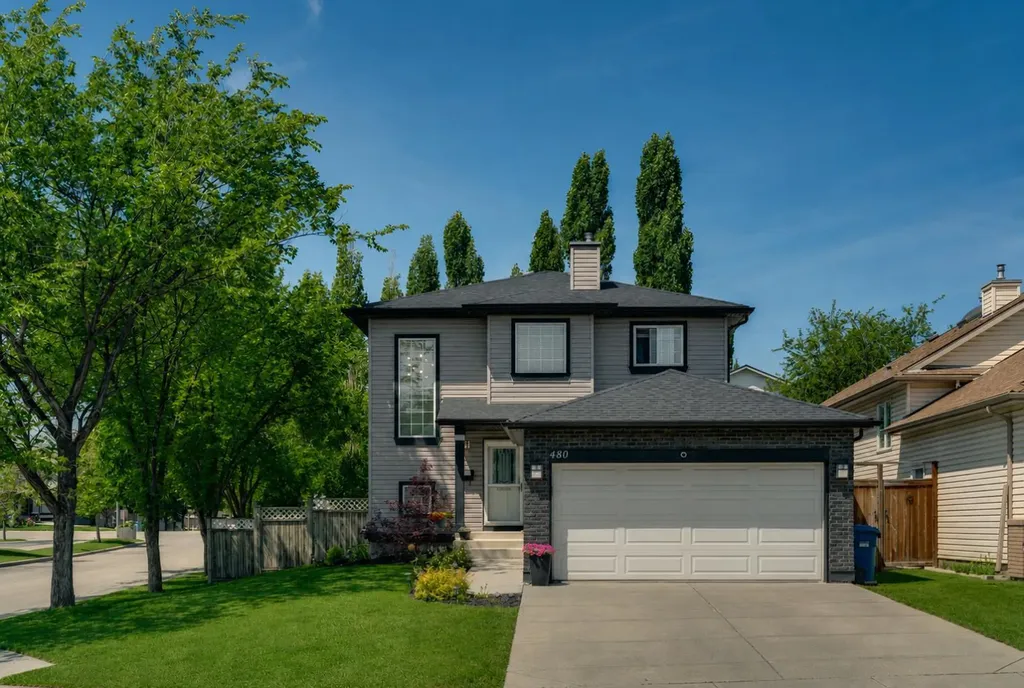 480 Douglas Glen Point SE Calgary AB T2Z 3G4