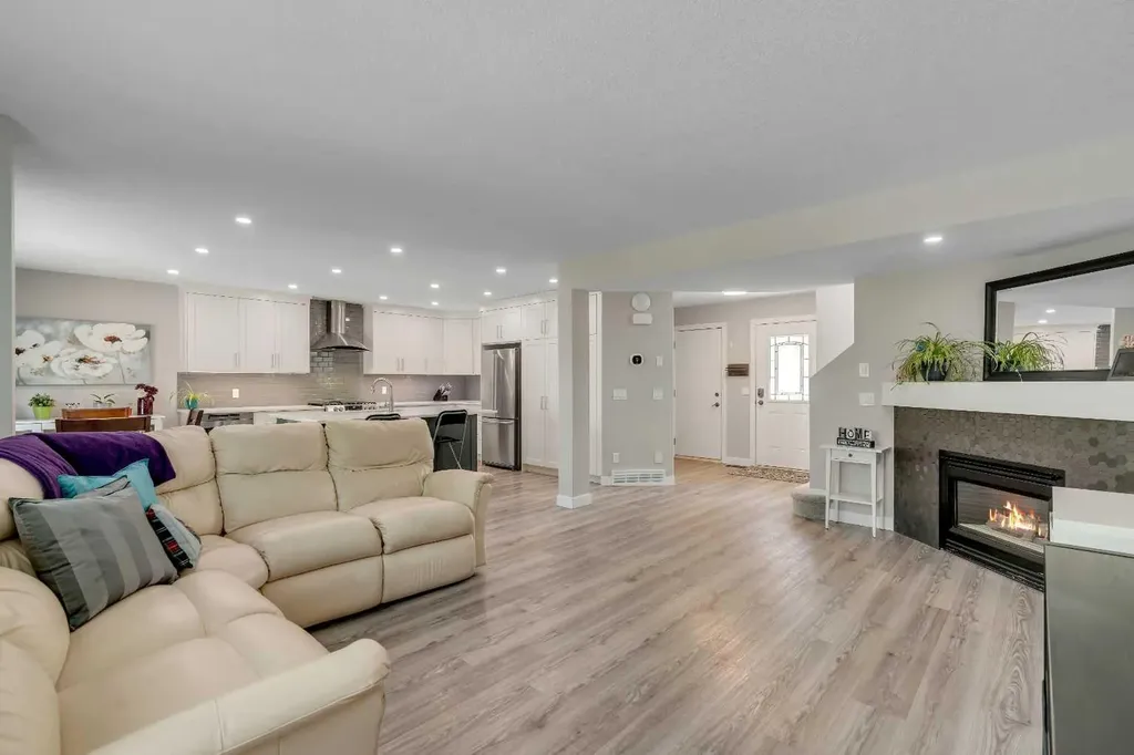 480 Douglas Glen Point SE Calgary AB T2Z 3G4