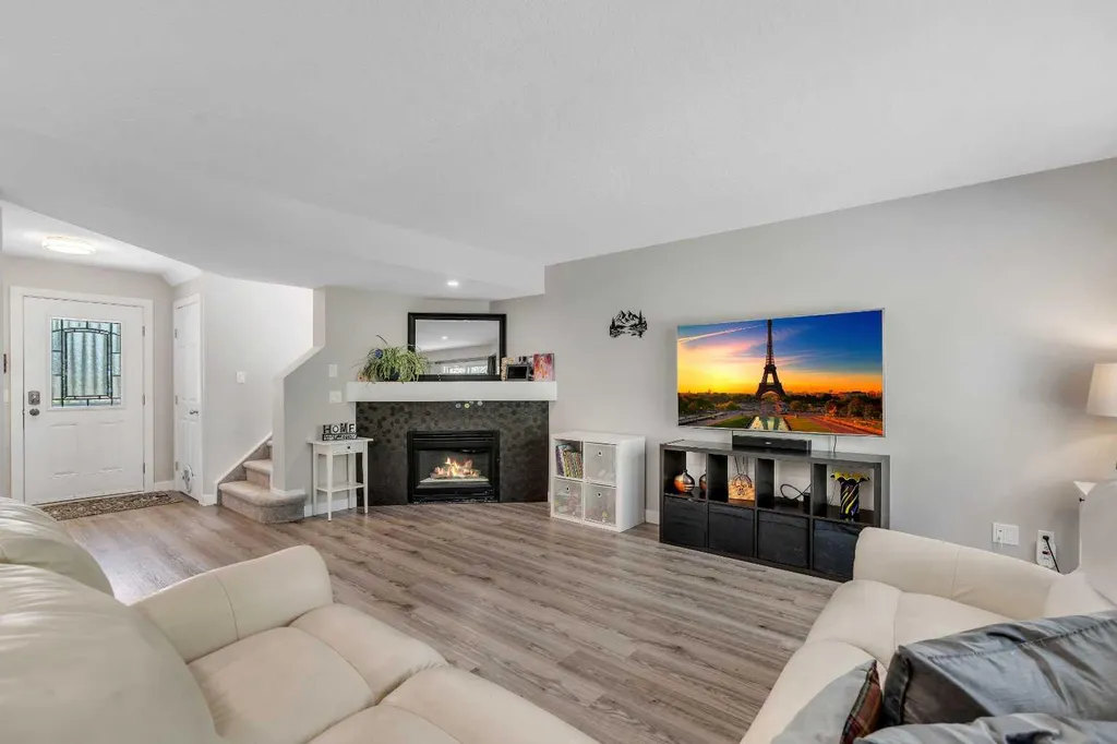 480 Douglas Glen Point SE Calgary AB T2Z 3G4