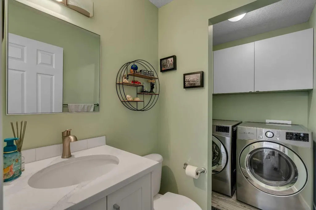 480 Douglas Glen Point SE Calgary AB T2Z 3G4