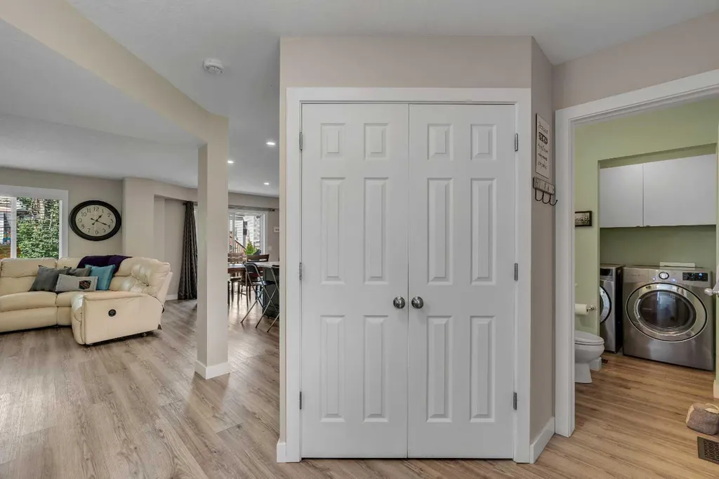 480 Douglas Glen Point SE Calgary AB T2Z 3G4