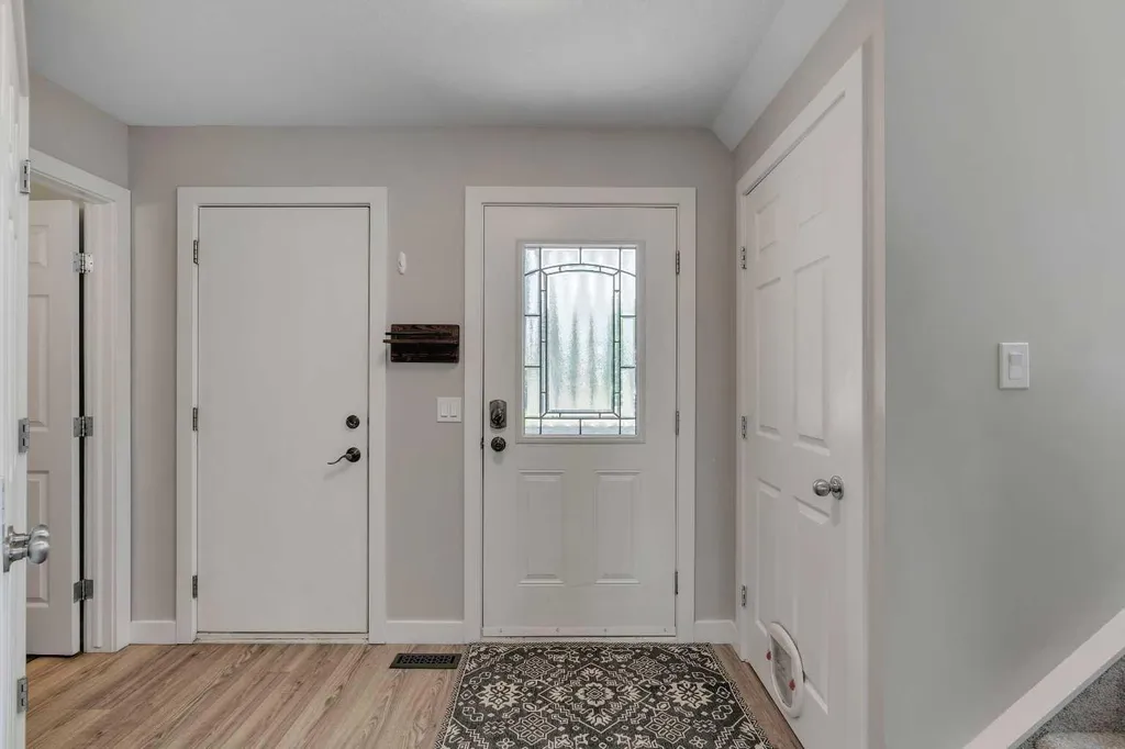 480 Douglas Glen Point SE Calgary AB T2Z 3G4