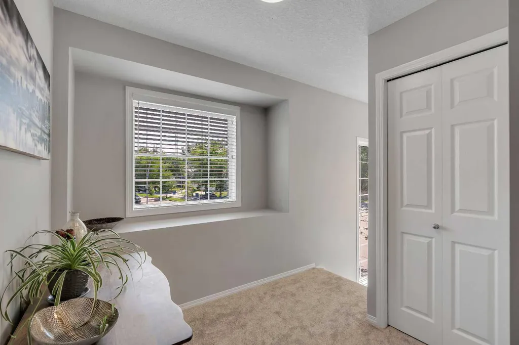 480 Douglas Glen Point SE Calgary AB T2Z 3G4